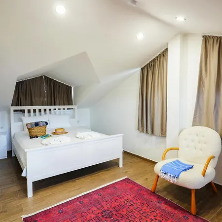 Lidya Villa